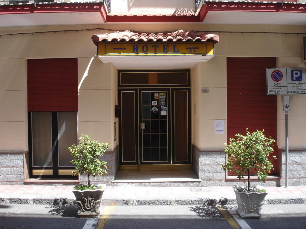 Hotel La Rusticana Giardini-Naxos Extérieur photo