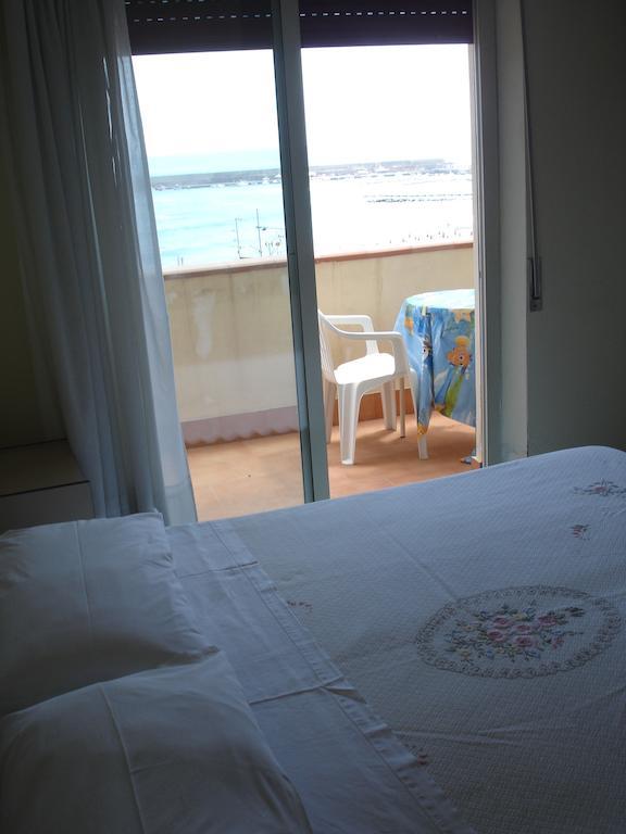 Hotel La Rusticana Giardini-Naxos Chambre photo