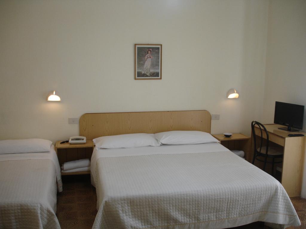 Hotel La Rusticana Giardini-Naxos Chambre photo